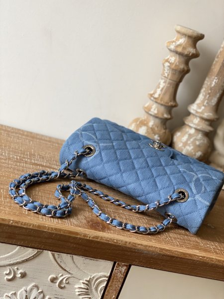  Handbag  Chanel  AS2071  size  25 15 6.5 cm