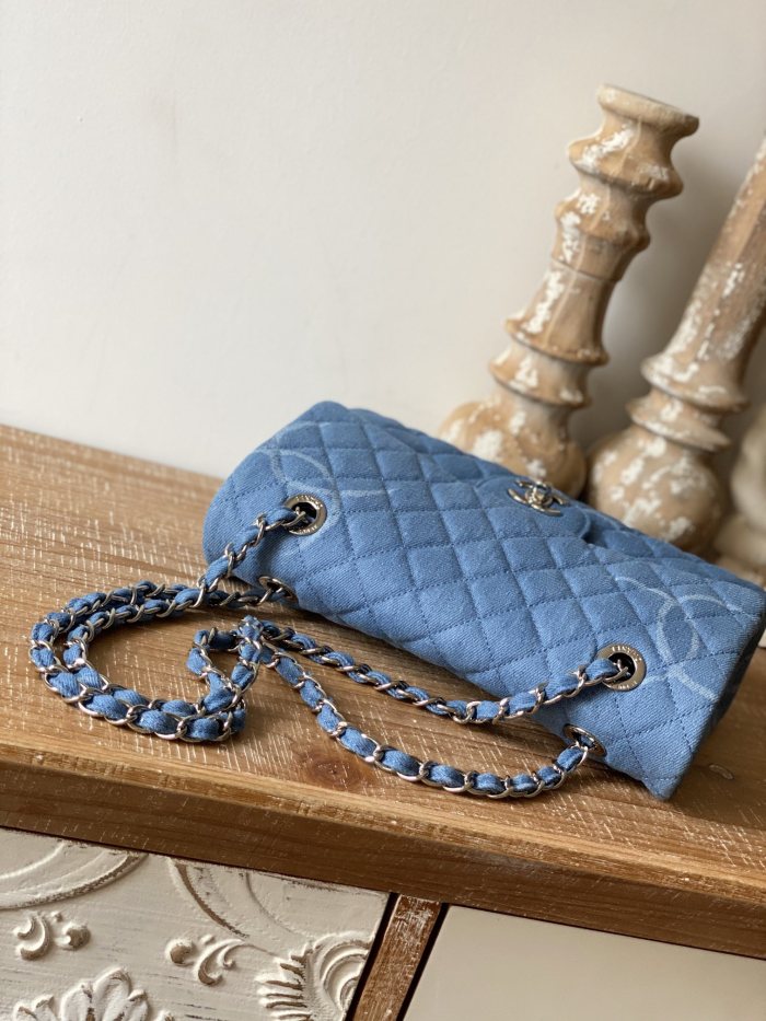  Handbag  Chanel  AS2071  size  25 15 6.5 cm