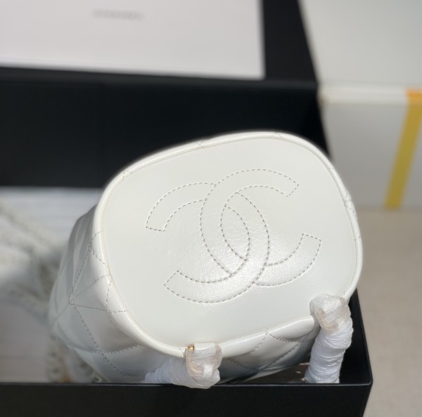  Handbag   Chanel  size  13*19 cm