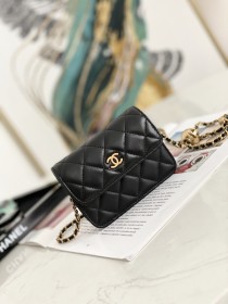   Handbag  Chanel 81135  size 12.5 9 2.5 cm
