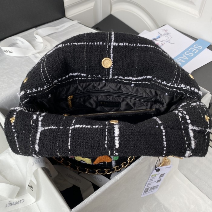  Handbag   Chanel AS3260  size  35x37x7 cm