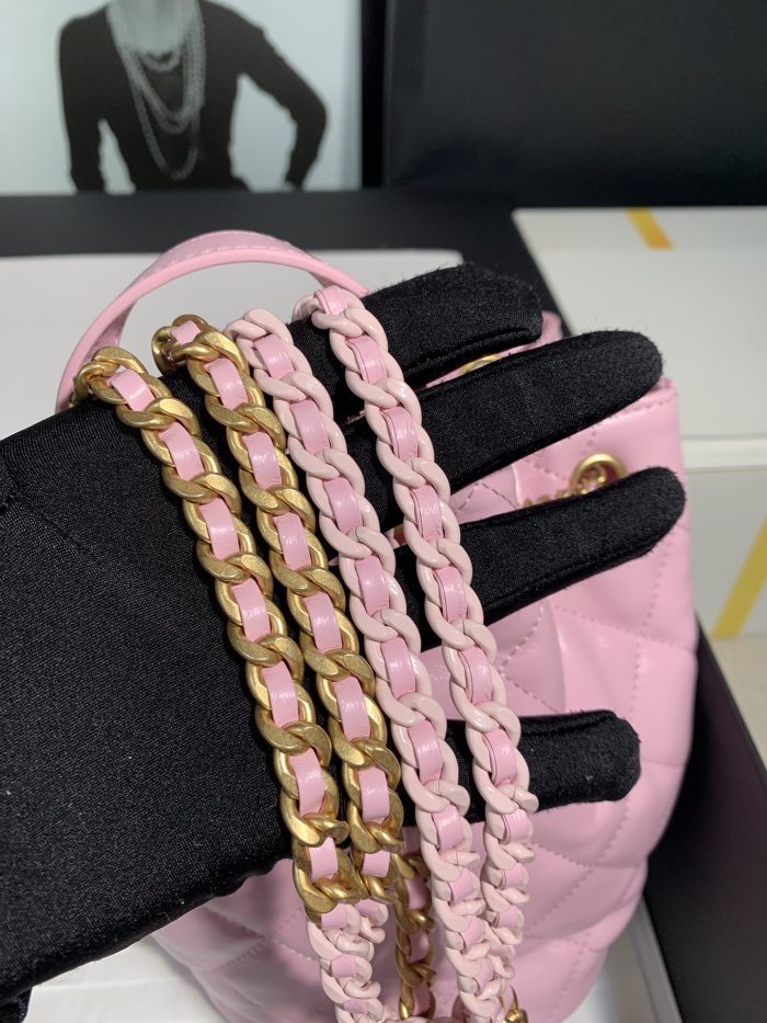  Handbag   Chanel  size  13*19 cm