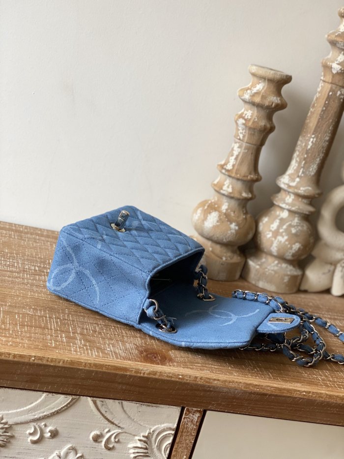  Handbag   Chanel AS2070  size  20 6.5 12 cm