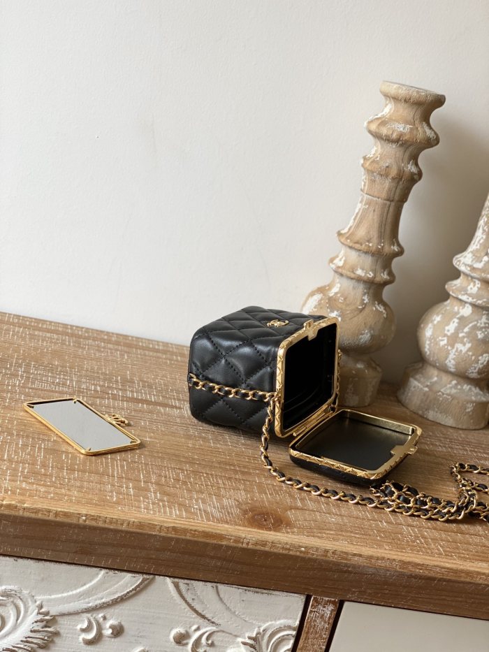 Handbag  Chanel  AP2717 size  9.5×11×8 cm