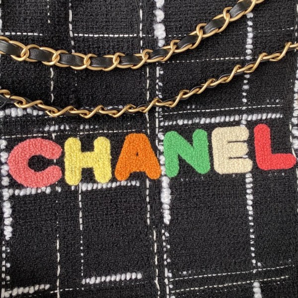  Handbag   Chanel AS3260  size  35x37x7 cm