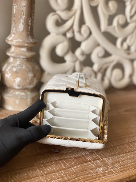  Handbag   Chanel  2750  size  14*11*8  cm