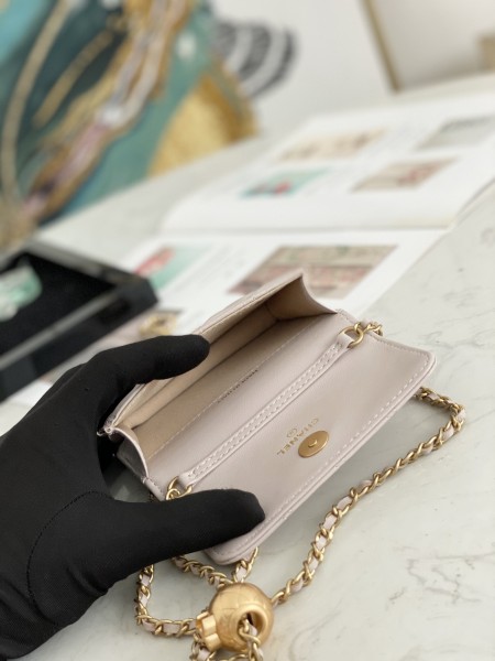  Handbag  Chanel 81135  size 12.5 9 2.5 cm