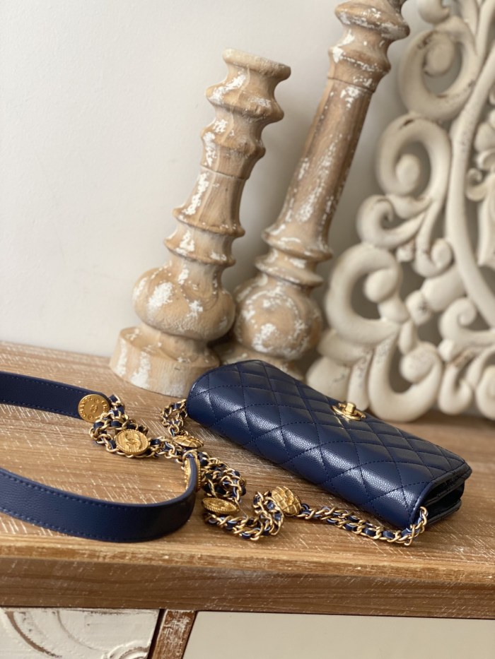  Handbag   Chanel   AP81204  size  19 cm