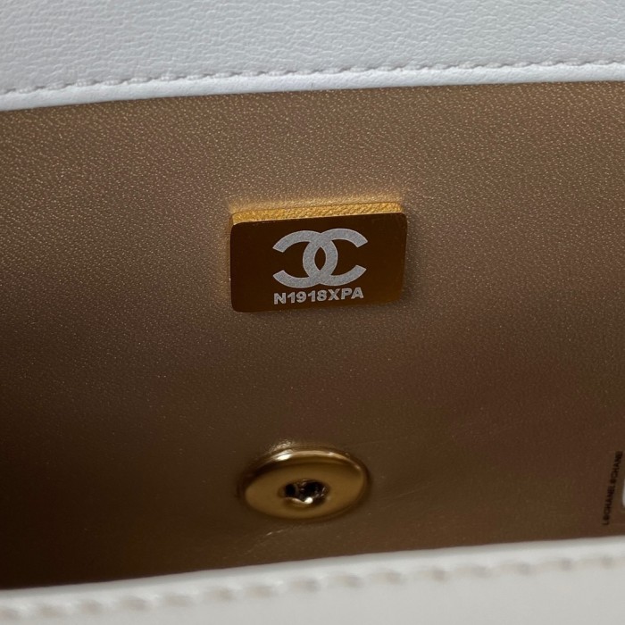 Handbag   Chanel  AS1786  size 17 cm  