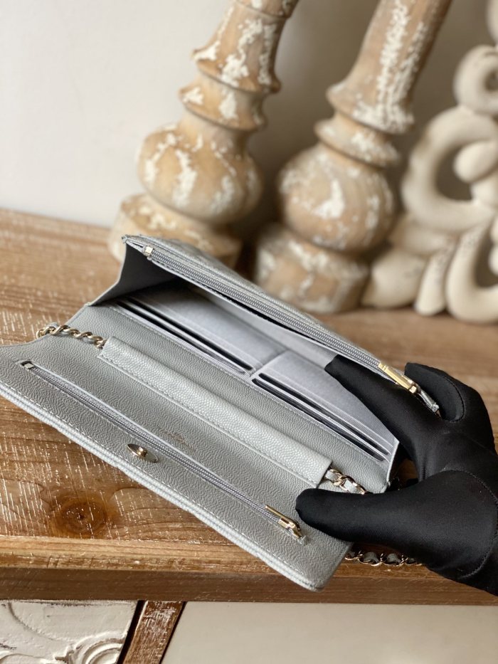  Handbag   Chanel  0250  size 19 cm