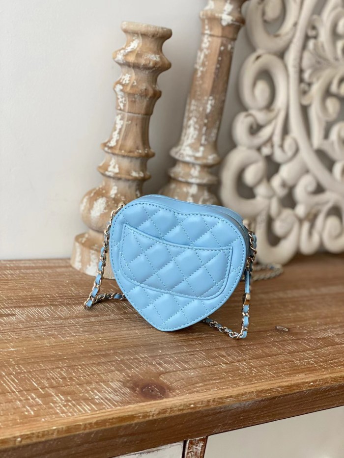  Handbag   Chanel  81203  size  12×13×5.5 cm