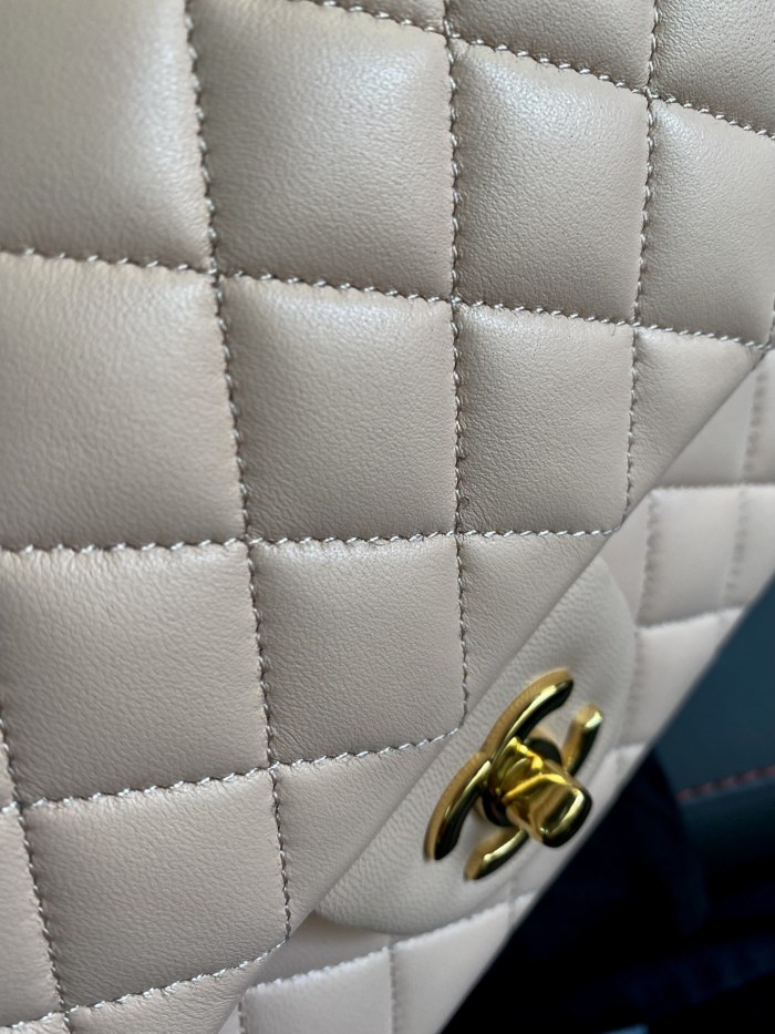  Handbag  Chanel   A01112 size  size 25.5*15.5*6.5 cm