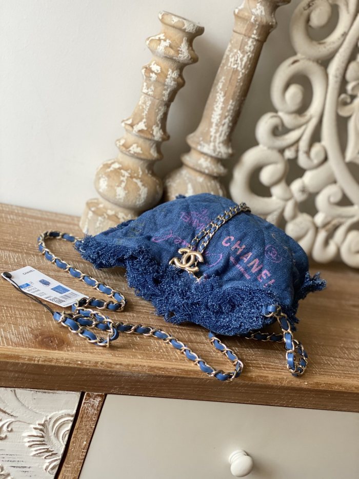  Handbag  Chanel 2603  size 11x15x10 cm