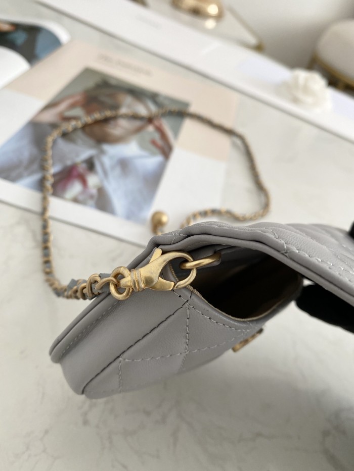  Handbag   Chanel  81462  size  9*10.5*2.5 cm