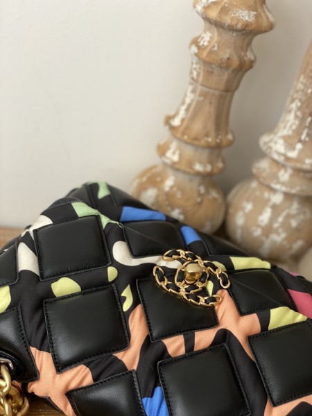 Handbag  Chanel 1160  size  26*9*16  cm