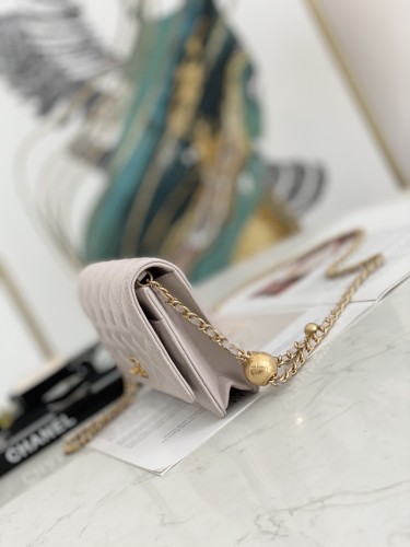   Handbag  Chanel 81133  size  19 cm