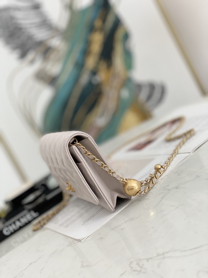   Handbag  Chanel 81133  size  19 cm