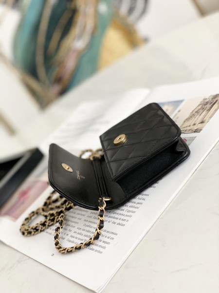   Handbag  Chanel 81135  size 12.5 9 2.5 cm