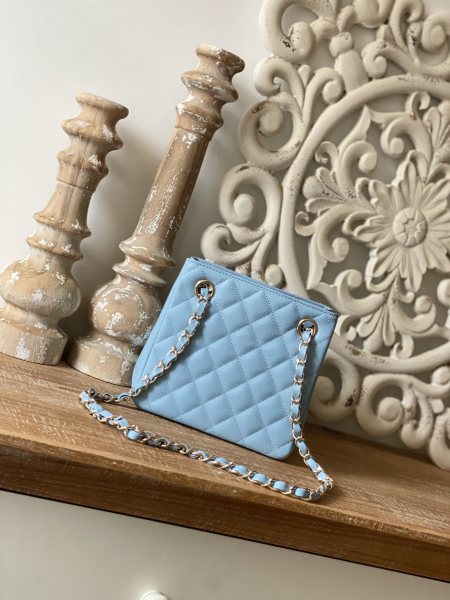  Handbag  Chanel AS3176  size  16X15X9 cm