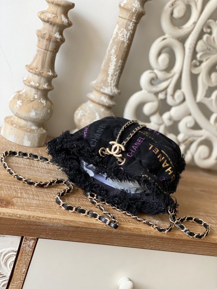  Handbag  Chanel 2603 size  11x15x10 cm