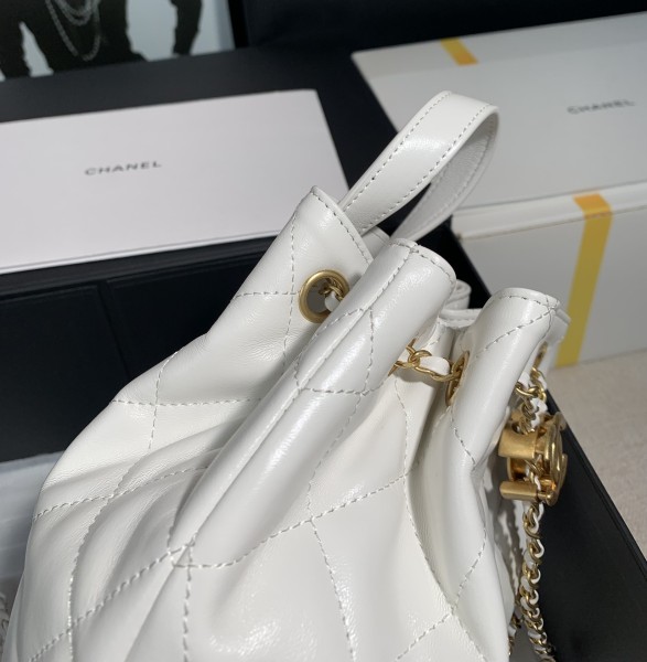  Handbag   Chanel  size  13*19 cm