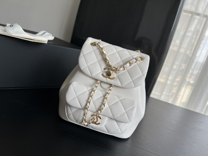  Handbag   Chanel  2908  size 18cmx18cmx12 cm
