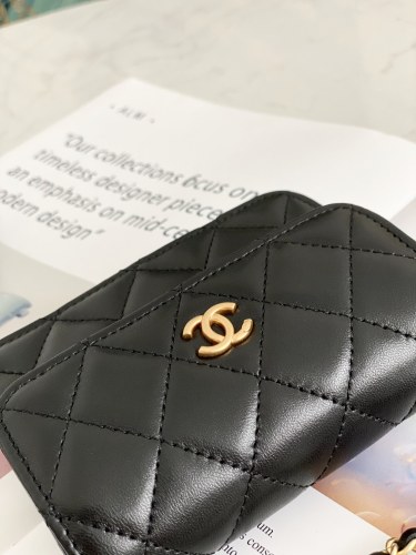   Handbag  Chanel 81135  size 12.5 9 2.5 cm