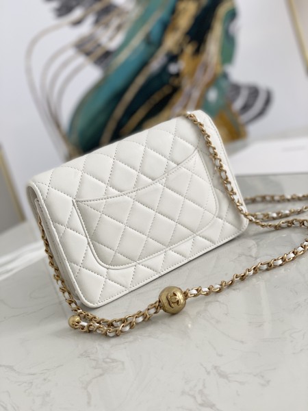  Handbag  Chanel  81133  size  19 cm