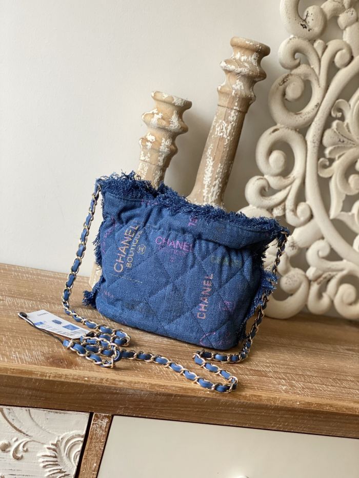  Handbag  Chanel 2603  size 11x15x10 cm