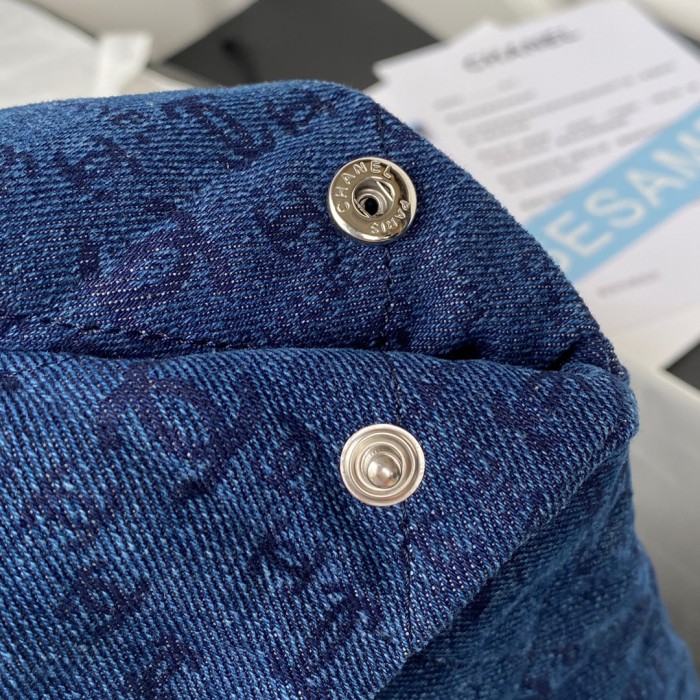  Handbag   Chanel AS3260 size  35x37x7 cm