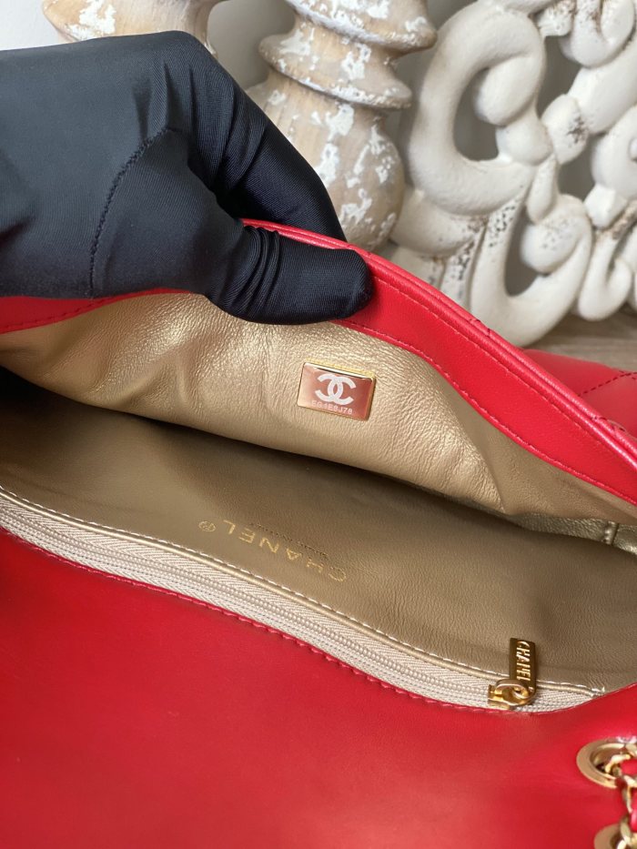  Handbag  Chanel As3110  size  25*16*6.5 cm