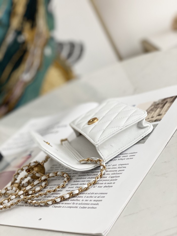  Handbag  Chanel  81135  size 12.5 9 2.5 cm