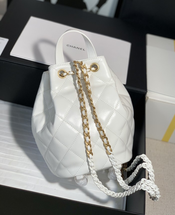  Handbag   Chanel  size  13*19 cm