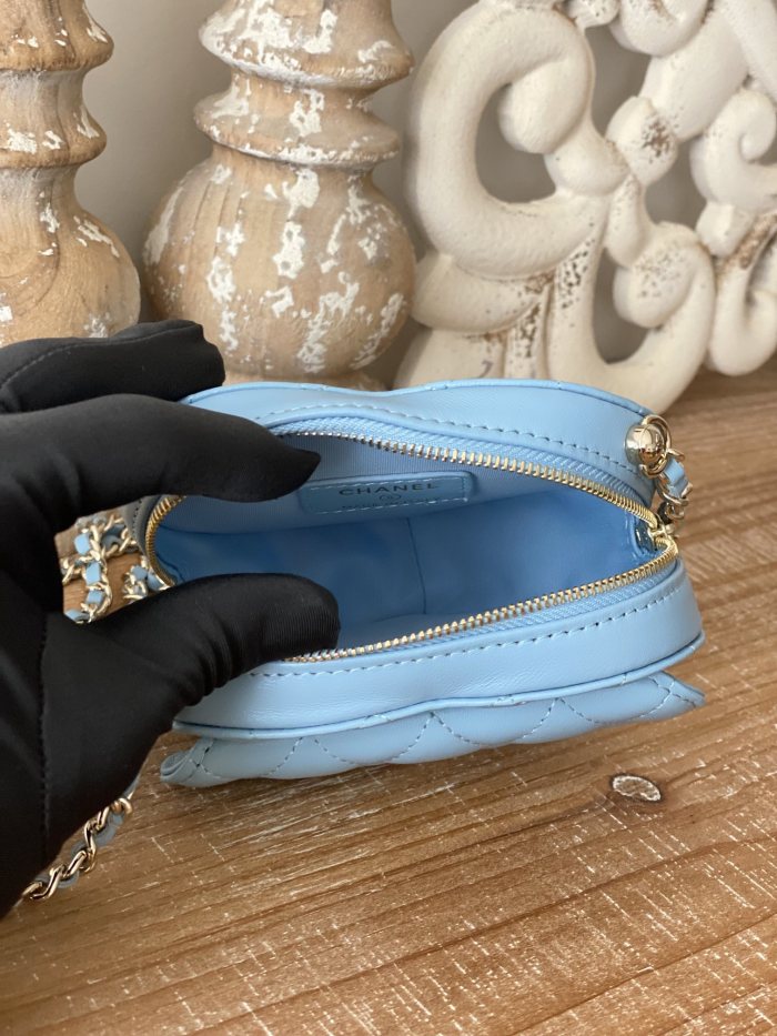  Handbag   Chanel  81203  size  12×13×5.5 cm