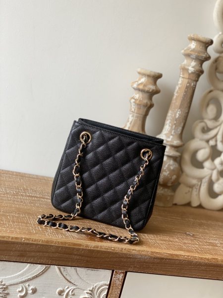  Handbag  Chanel  AS3176  size  16X15X9 cm