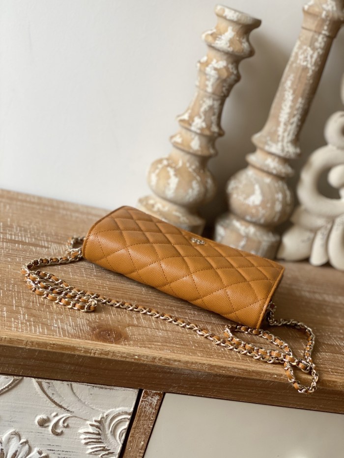  Handbag   Chanel  0250  size  19 cm