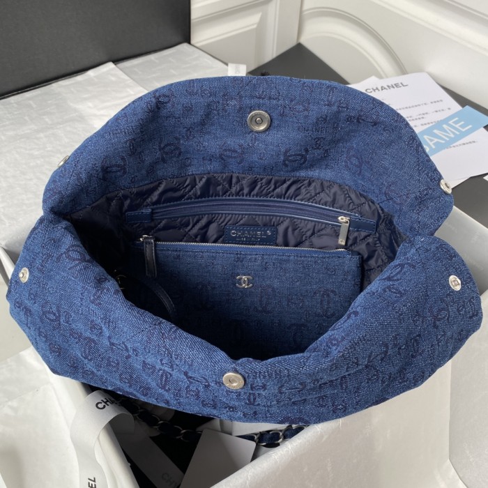  Handbag   Chanel AS3260 size  35x37x7 cm