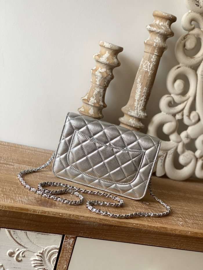  Handbag   Chanel  0250  size  19 cm