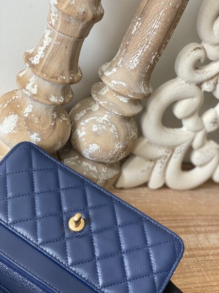  Handbag   Chanel   AP81204  size  19 cm