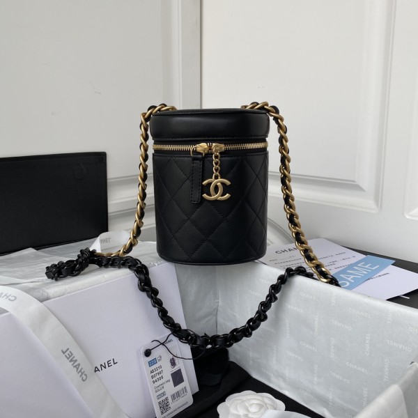  Handbag   Chanel AS3210  size 16x13x11 cm 