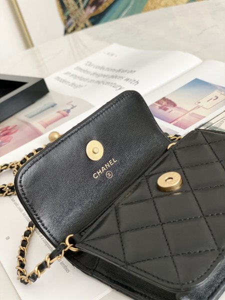   Handbag  Chanel 81135  size 12.5 9 2.5 cm