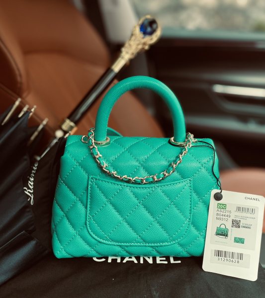  Handbag  Chanel AS2215  size  𝟏𝟑*𝟏𝟗*𝟗 𝑐𝑚
