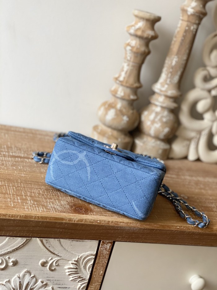  Handbag   Chanel AS2070  size  20 6.5 12 cm