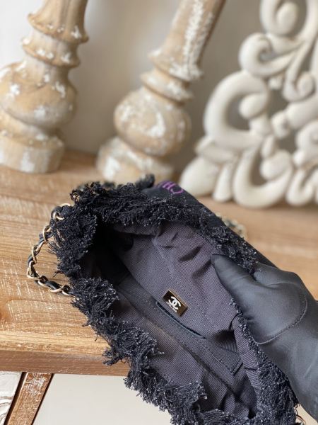  Handbag  Chanel 2603 size  11x15x10 cm