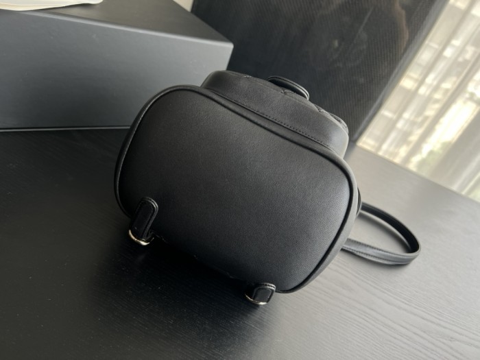  Handbag   Chanel  2908  size  18cmx18cmx12 cm