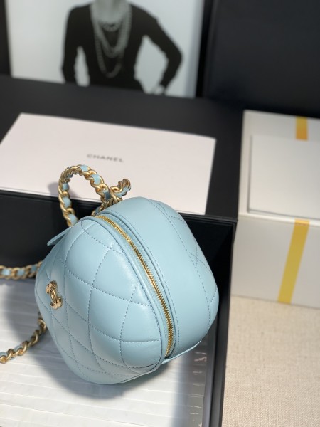  Handbag   Chanel 1050 