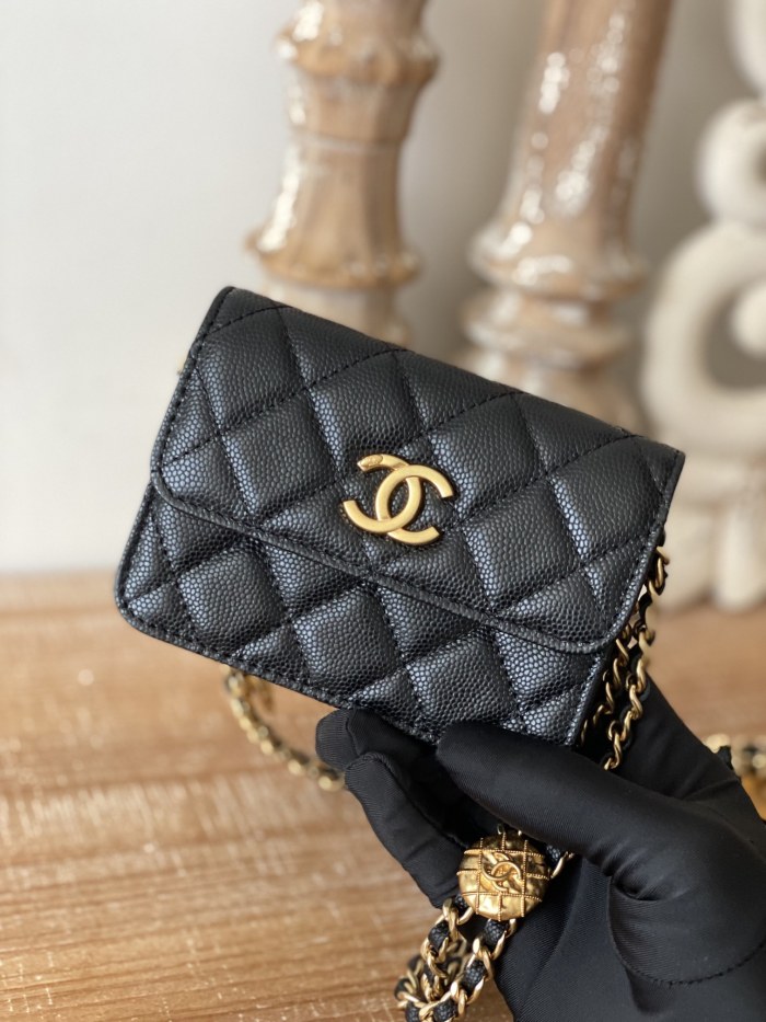  Handbag  Chanel  AP81205  size 9*12.3*3.2 cm
