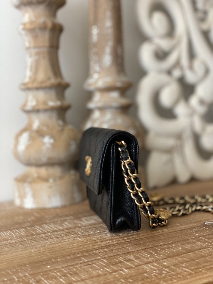  Handbag  Chanel  AP81205  size 9*12.3*3.2 cm