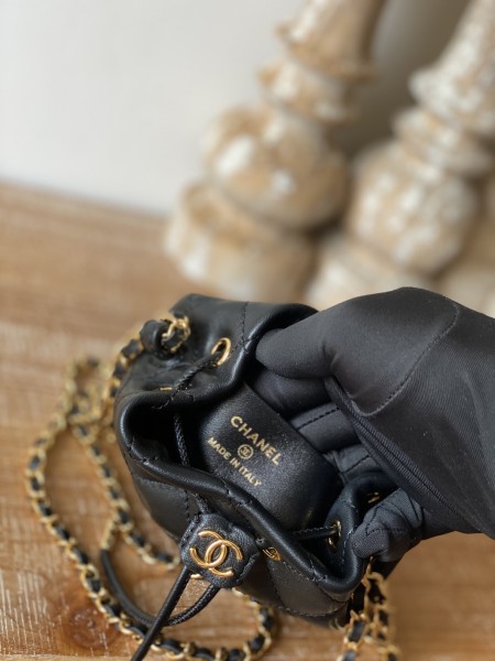  Handbag  Chanel 2750  size  14*11*8  cm