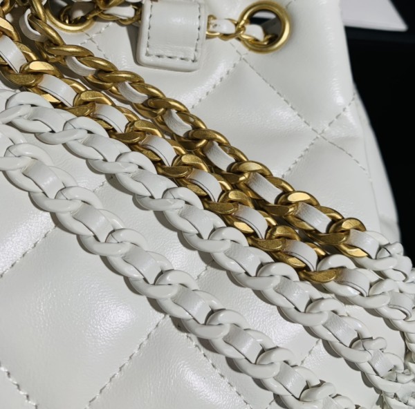  Handbag   Chanel  size  13*19 cm